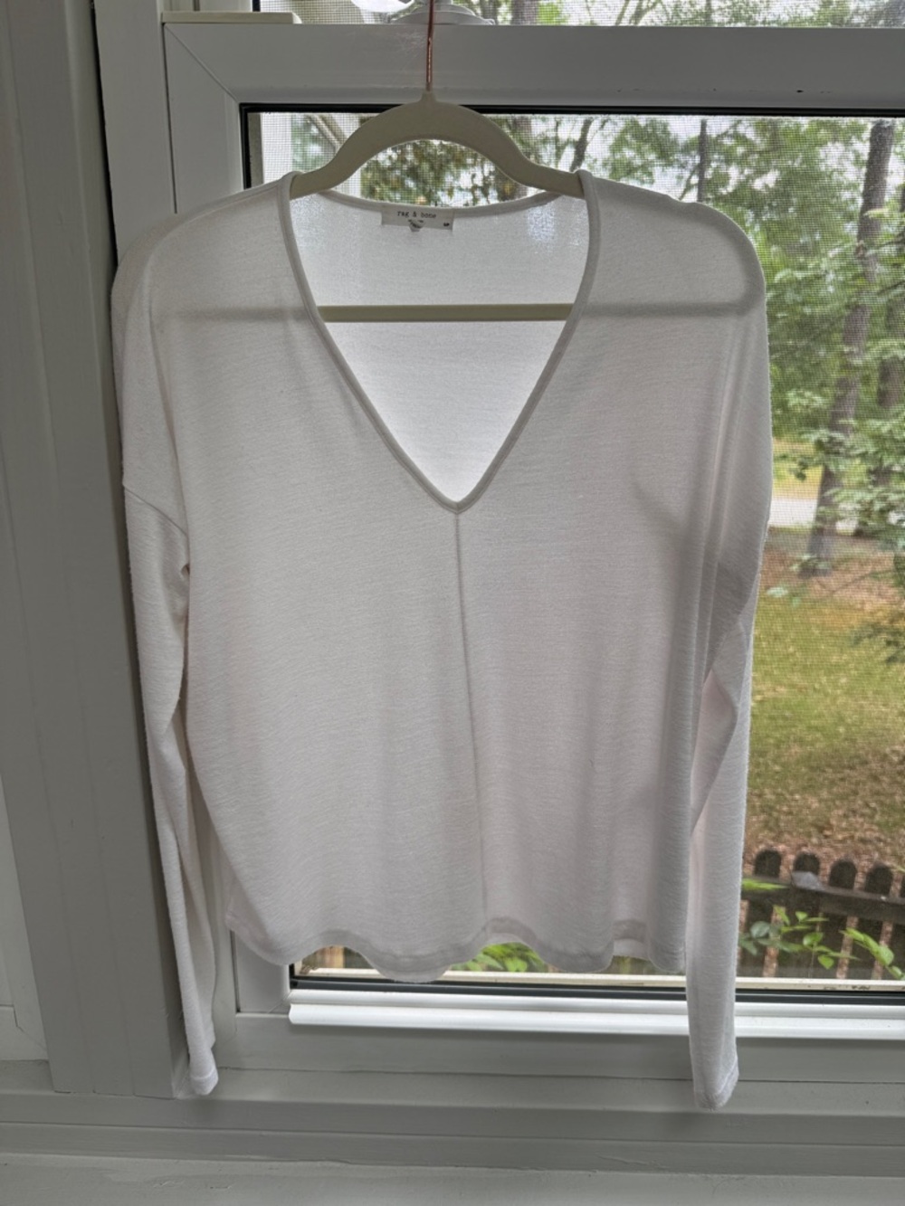 Lightweight White V-Neck Women's Top Sz SM